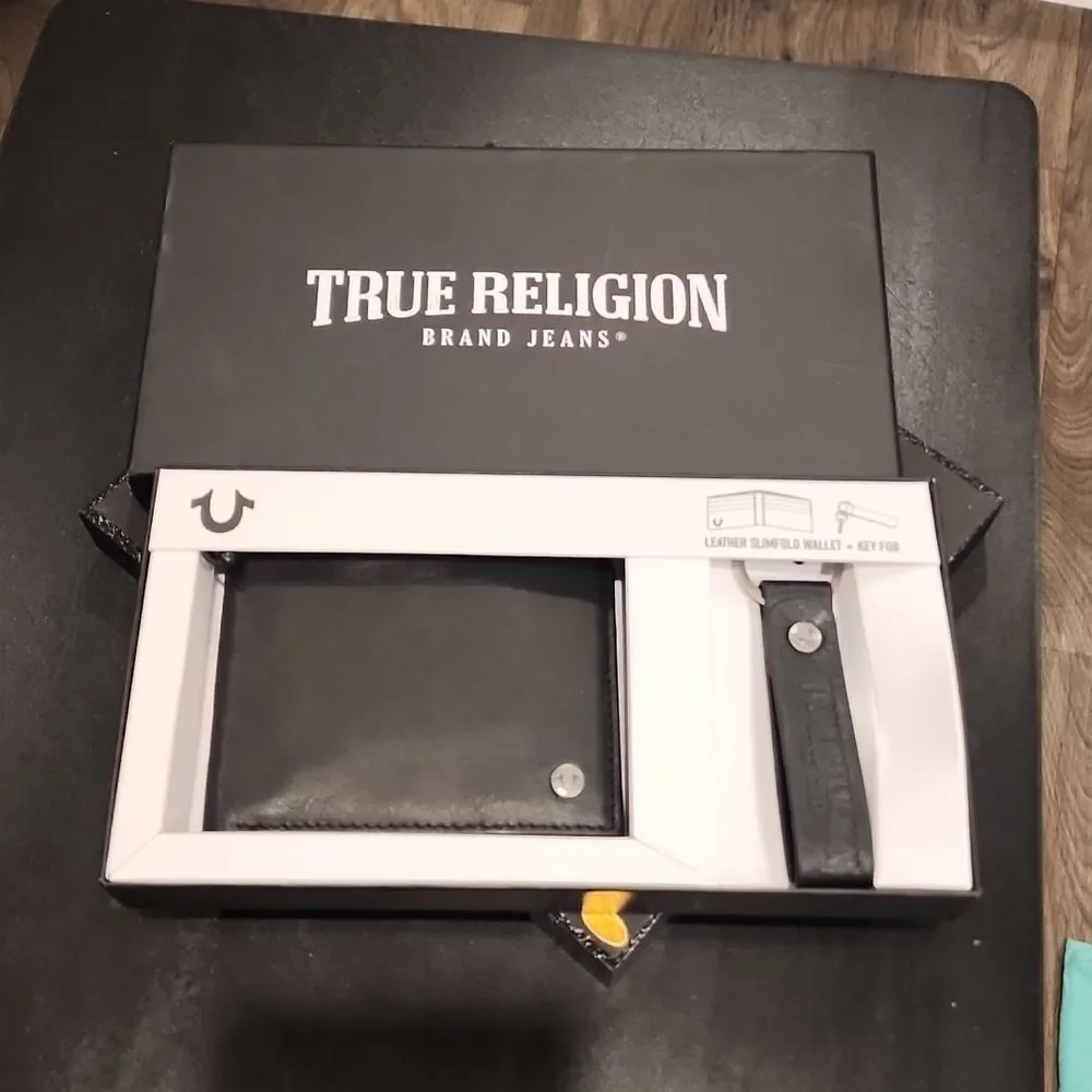True Religion Colby Wallet/Key Fob Giftset